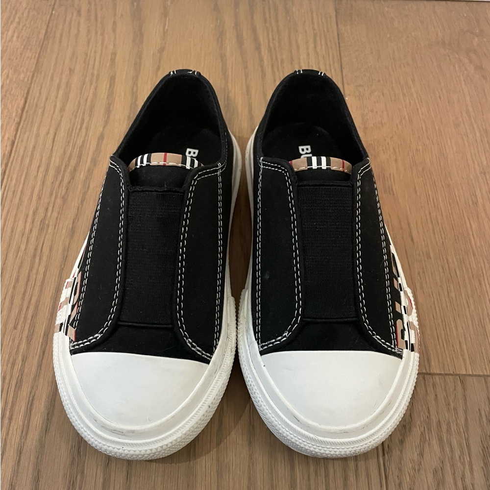 Burberry kids sneaker size 25